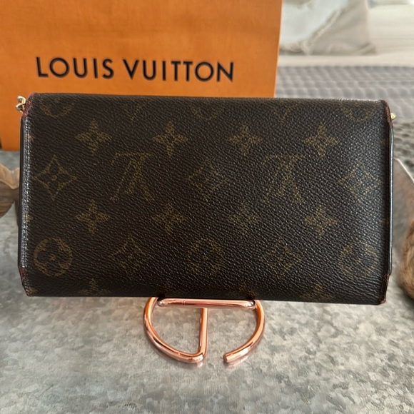 LV Sarah Long Wallet on Chain - Picture 9 of 15